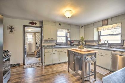 Eclectic Ladysmith Hideaway Hike and Hunt! - image 12