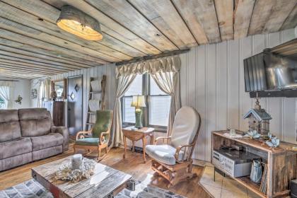 Eclectic Ladysmith Hideaway Hike and Hunt! - image 6