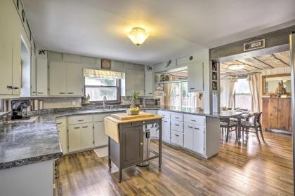 Eclectic Ladysmith Hideaway Hike and Hunt! - image 8
