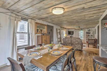 Eclectic Ladysmith Hideaway Hike and Hunt! - image 9