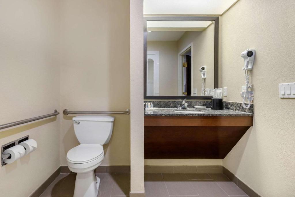 Comfort Suites Lafayette University Area - image 7
