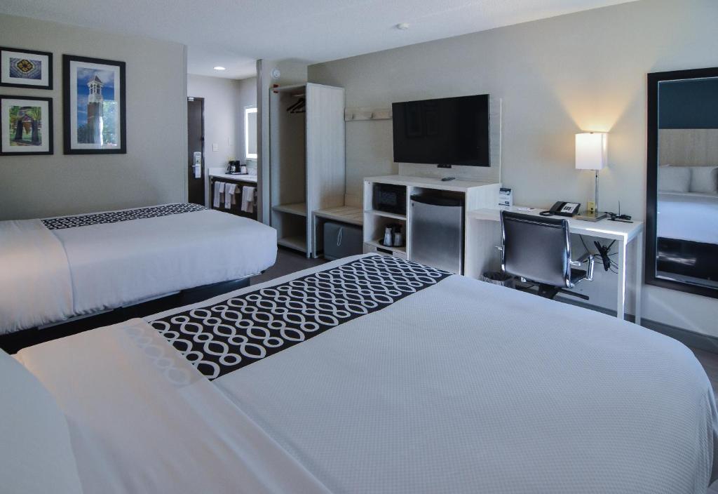 Best Western Plus Lafayette Hotel University Area - image 3