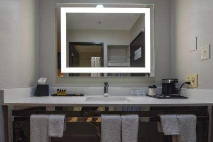 Best Western Plus Lafayette Hotel University Area - image 4