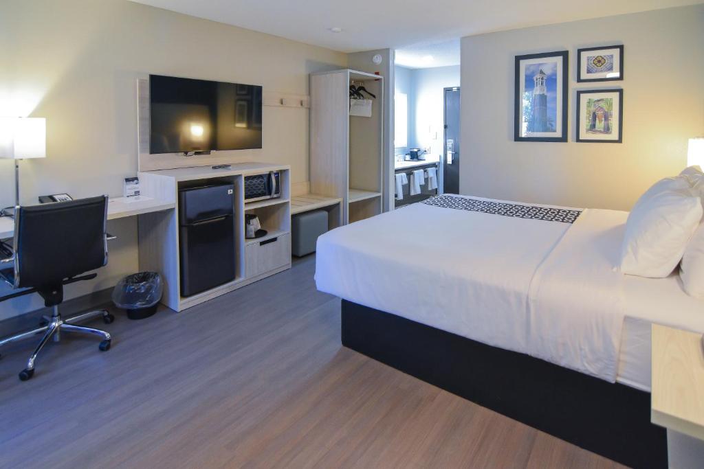 Best Western Plus Lafayette Hotel University Area - image 7
