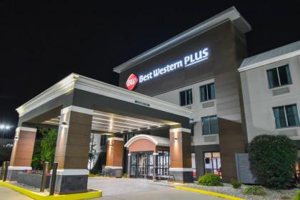 Best Western Plus Lafayette Hotel University Area - image 9