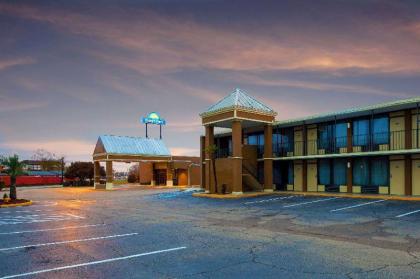 Days Inn by Wyndham Lafayette/University - image 2