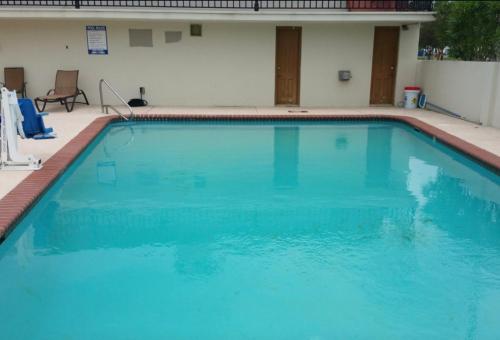 Kings Hotel - image 2