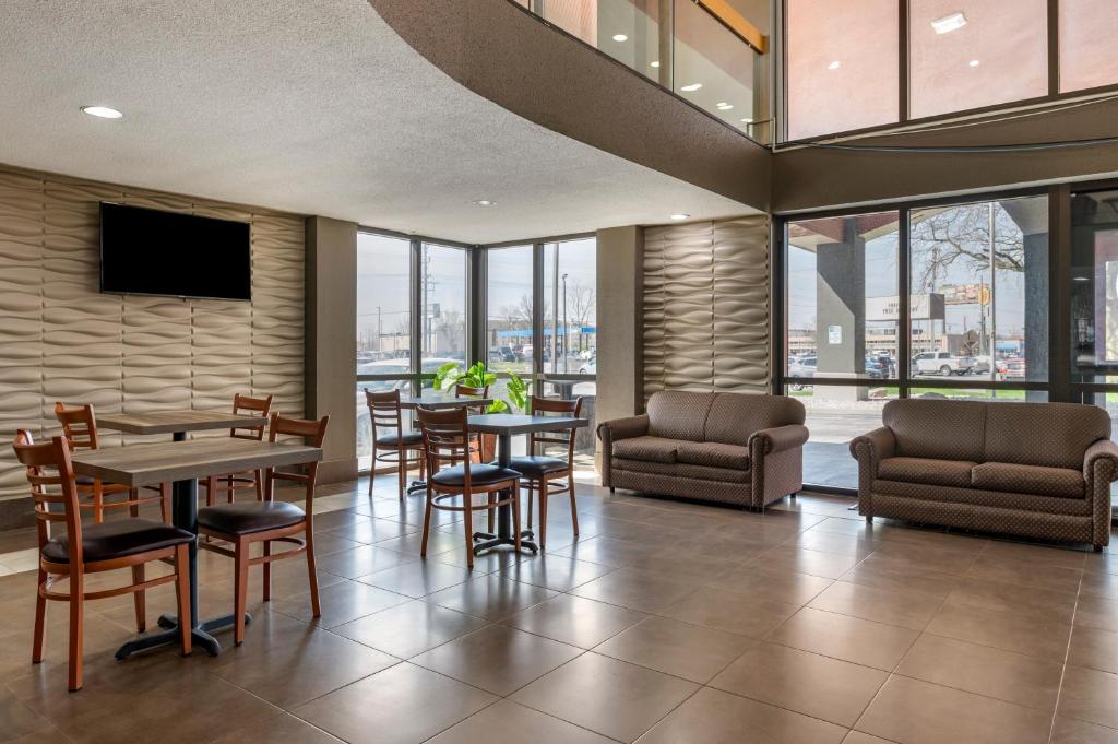 Suburban Extended Stay Hotel - image 6