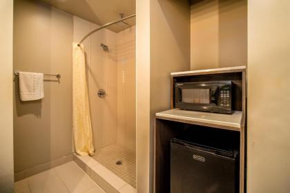 Crescent Bay Inn - image 11