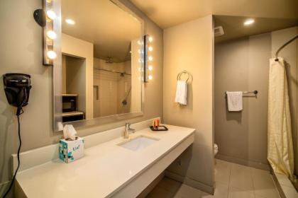 Crescent Bay Inn - image 13