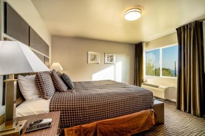 Crescent Bay Inn - image 9