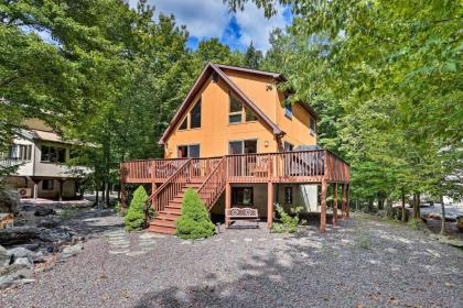 mountain Cabin with Deck Near Year Round Recreation