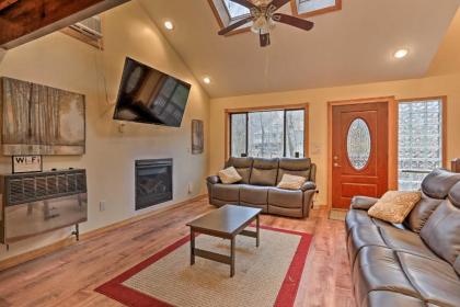 Pocono Mountain Retreat with Deck and Pool Access! - image 7