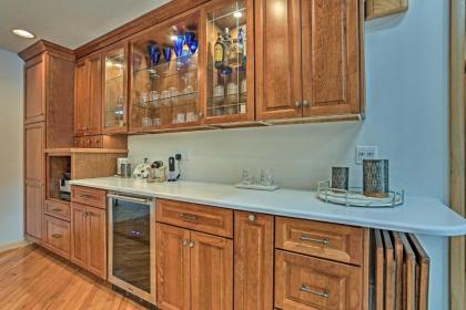 Grand Lakefront Home with Dock in The Hideout! - image 12
