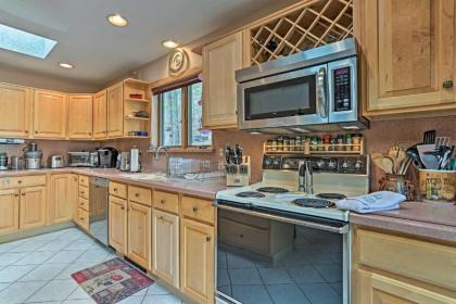 Grand Lakefront Home with Dock in The Hideout! - image 9