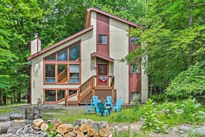 the Hideout   Lake Ariel Cottage with Pool Access