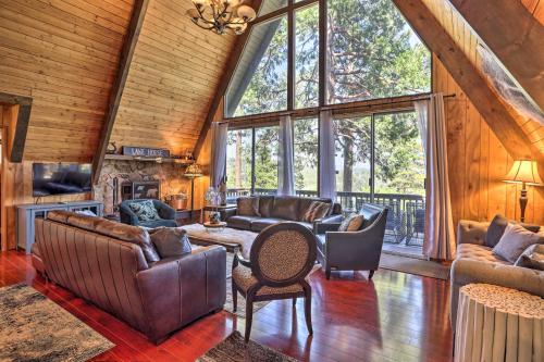 Great Home with 3 Decks and Views of Lake Arrowhead! - image 3