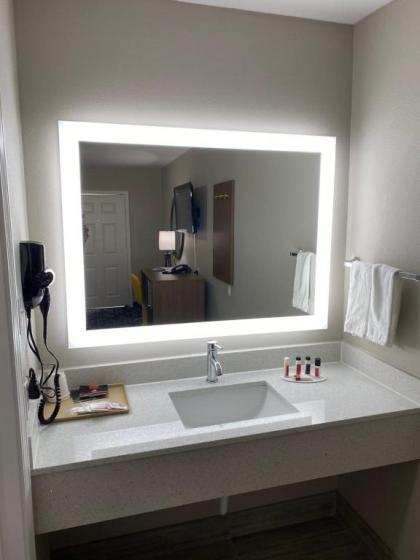 Days Inn by Wyndham Lake Charles - image 15