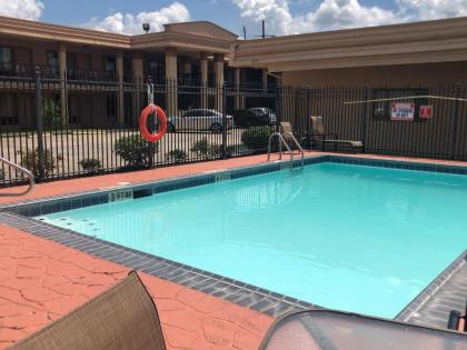 Days Inn by Wyndham Lake Charles - image 5