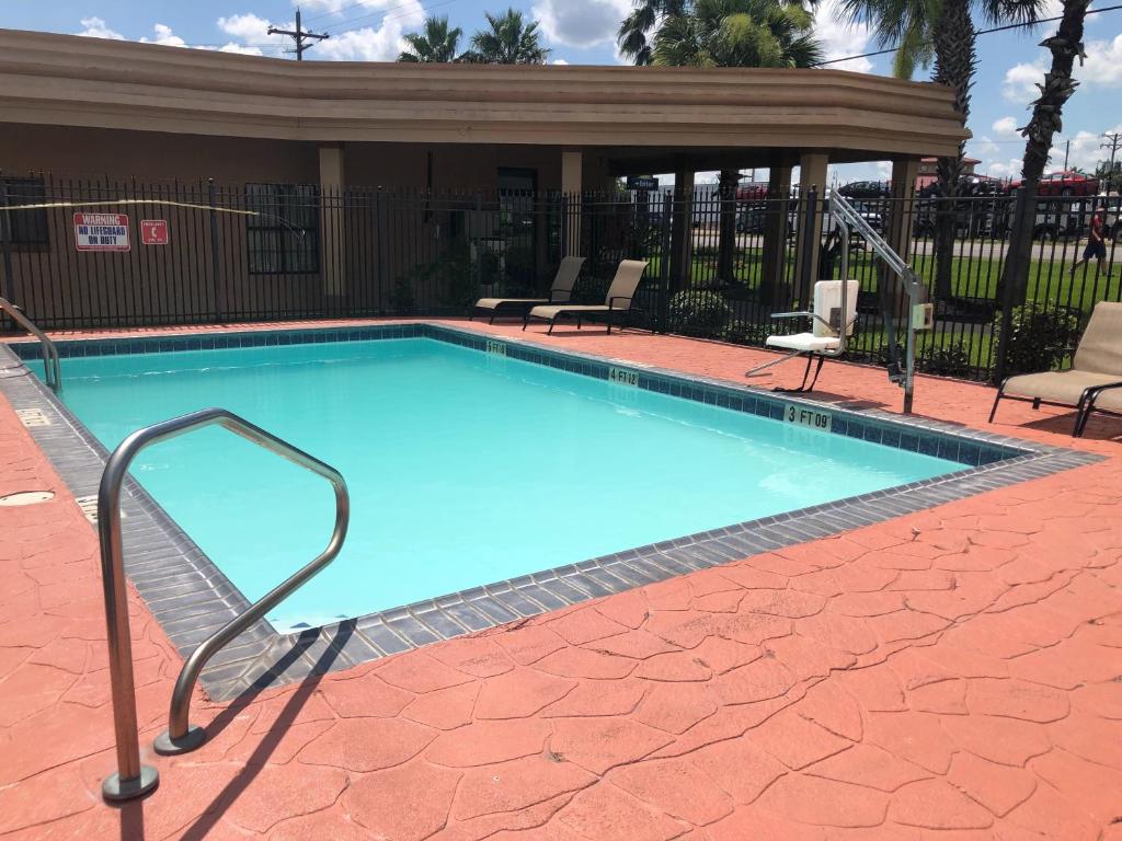 Days Inn by Wyndham Lake Charles - image 7
