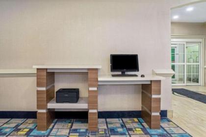 La Quinta by Wyndham Lake Charles Casino Area - image 10
