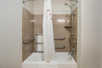 Red Roof Inn & Suites Lake Charles - image 15