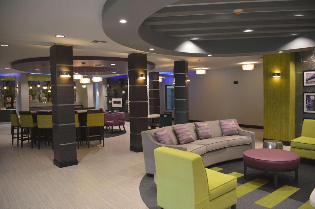 Best Western Plus Prien Lake Inn & Suites - image 6