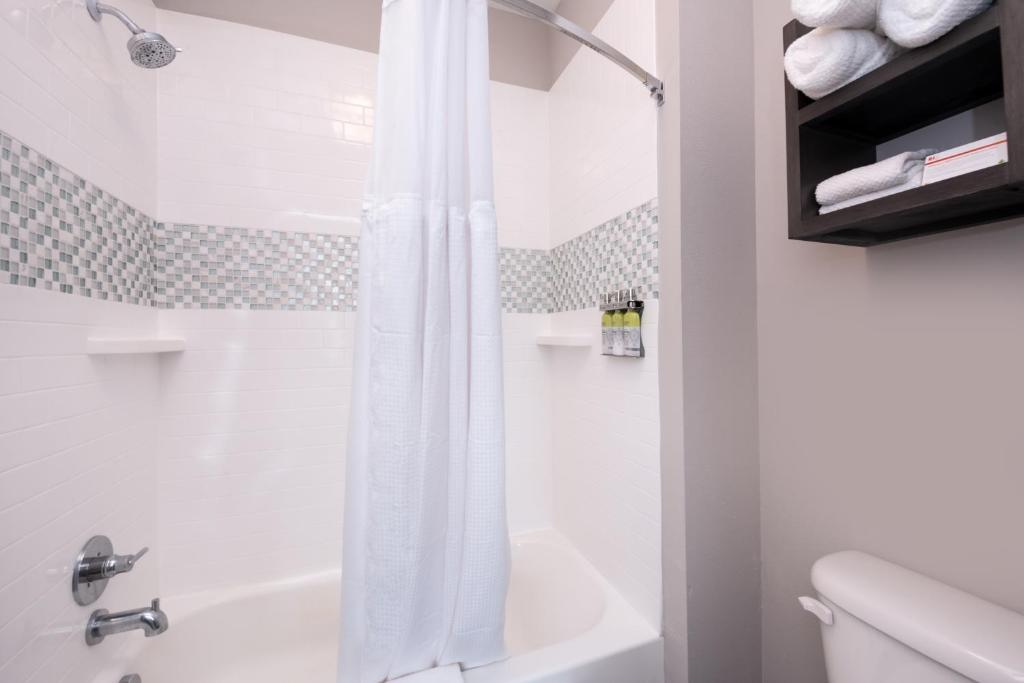 Staybridge Suites - Lake Charles an IHG Hotel - image 4