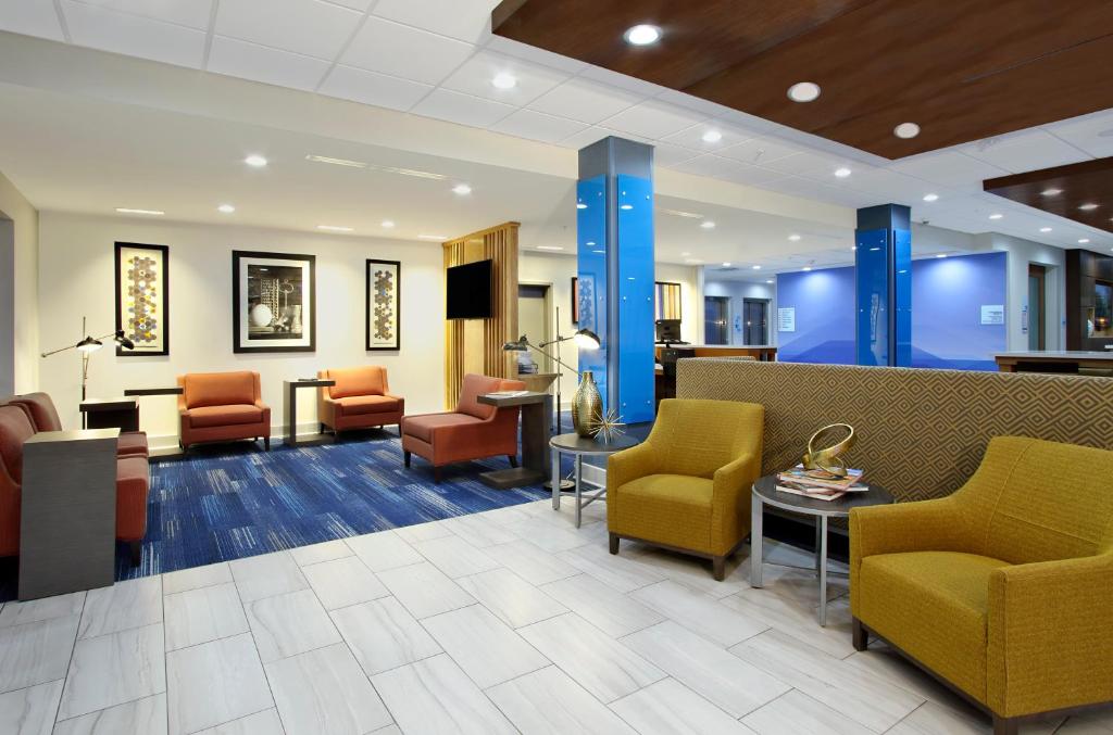 Holiday Inn Express & Suites Lake Charles South - image 5