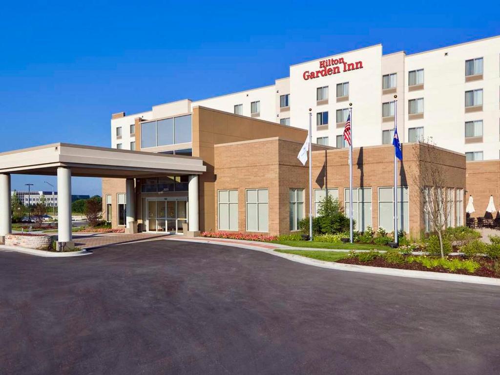 Hilton Garden Inn Lake Forest Mettawa - main image