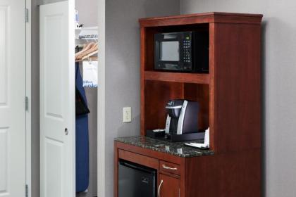 Hilton Garden Inn Lake Forest Mettawa - image 10