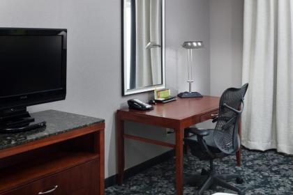 Hilton Garden Inn Lake Forest Mettawa - image 11