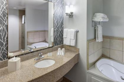 Hilton Garden Inn Lake Forest Mettawa - image 2