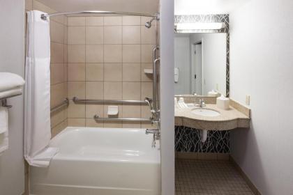 Hilton Garden Inn Lake Forest Mettawa - image 6