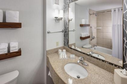 Hilton Garden Inn Lake Forest Mettawa - image 8