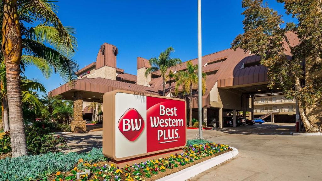 Best Western Plus Irvine Spectrum Hotel - main image