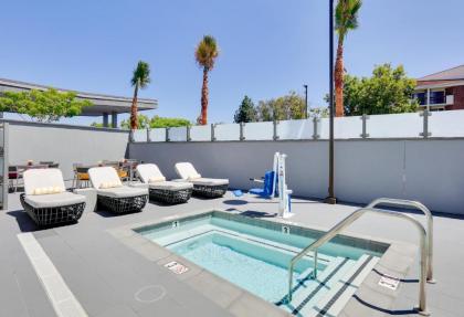 Hampton Inn Lake Forest - Irvine Spectrum CA - image 9