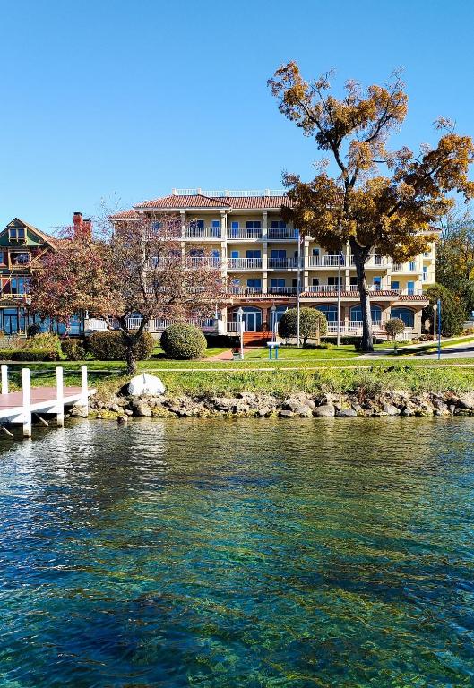 Bella Vista Suites Lake Geneva - main image