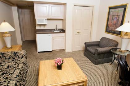 Bella Vista Suites Lake Geneva - image 11