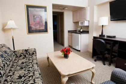 Bella Vista Suites Lake Geneva - image 12