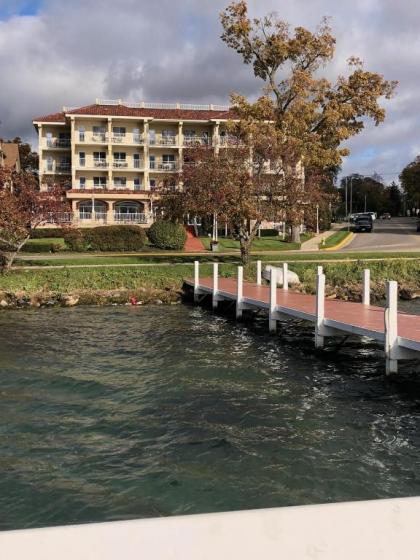 Bella Vista Suites Lake Geneva - image 5