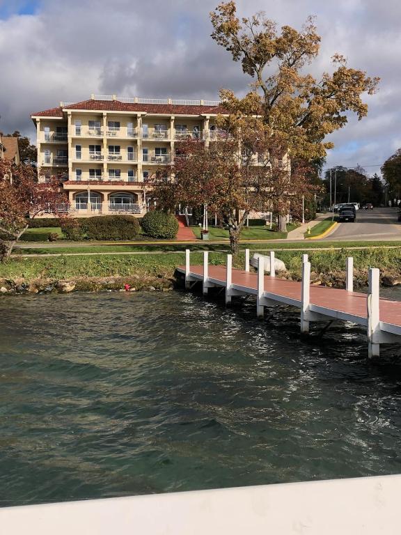 Bella Vista Suites Lake Geneva - image 5