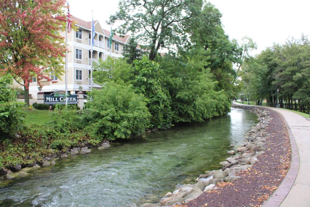 Mill Creek Hotel - main image