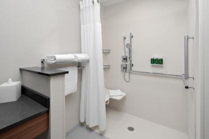 Fairfield Inn & Suites by Marriott Lake Geneva - image 2