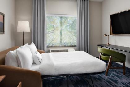 Fairfield Inn & Suites by Marriott Lake Geneva - image 9