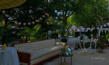 Maxwell Mansion Hotel - image 11