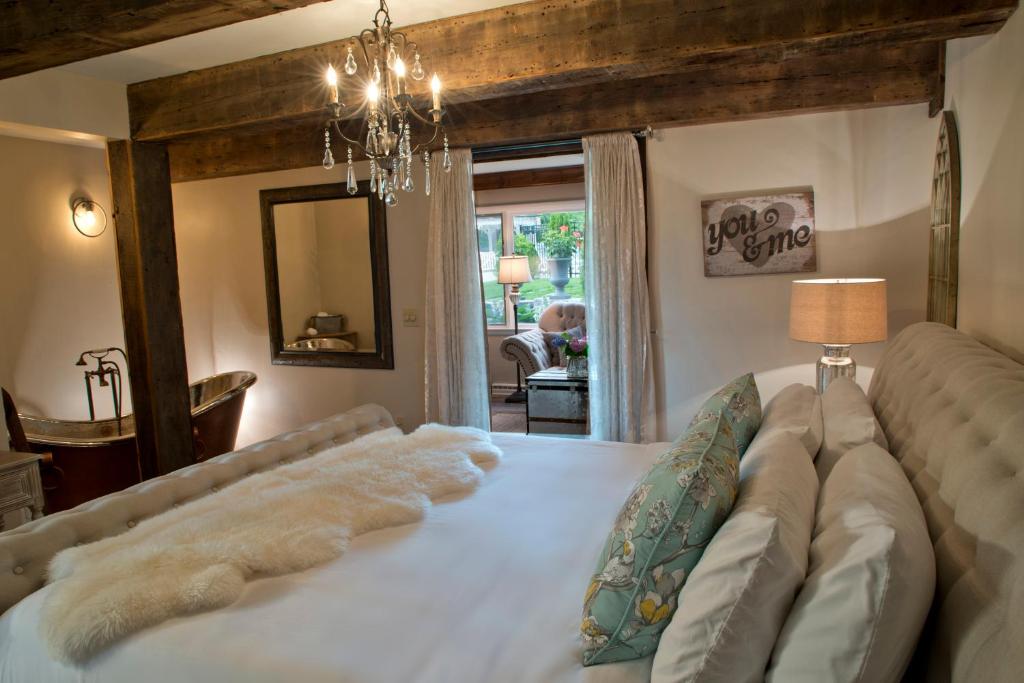 Maxwell Mansion Hotel - image 3