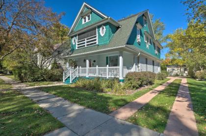 Large Pristine Lake Geneva Home in Downtown!