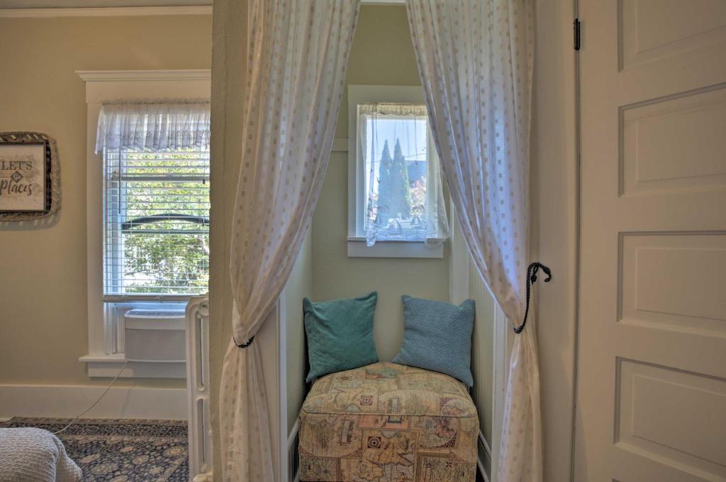 Large Pristine Lake Geneva Home in Downtown! - image 5