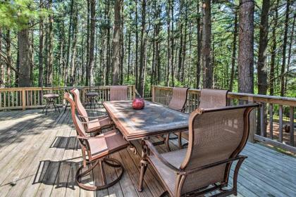 Lake Geneva Home with Fire Pit   5 mins to town